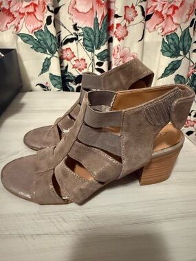 Comfortiva Taupe Suede Cutout Block Heel Sandals